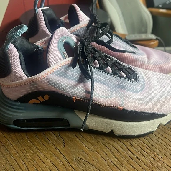 Nike Air Max 2090 pink and black. Used but Great condition! - Picture 2 of 16
